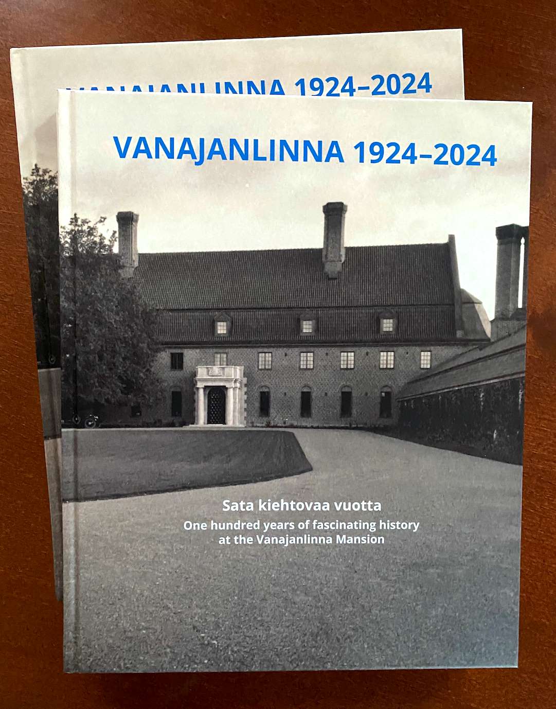 Vanajanlinna 1924-2024 - sata kiehtovaa vuotta -kirjan kansi